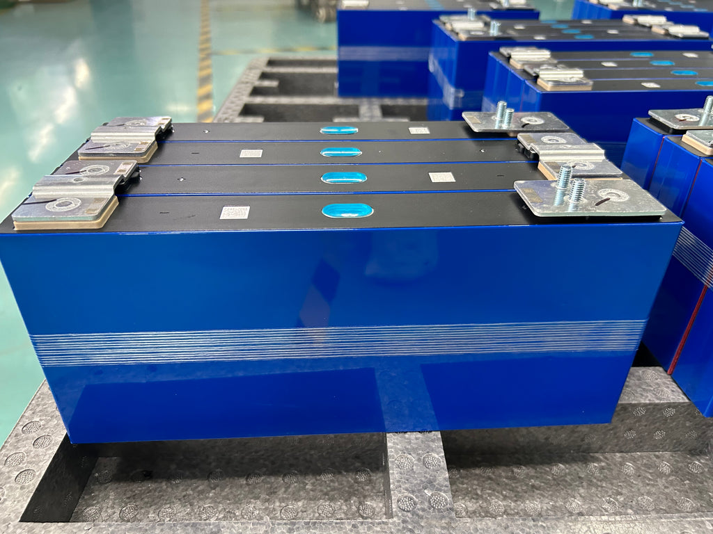JU-12200 LiFePO₄ 12V Akku – 200Ah Lithium-Batterie mit Victron-Kommunikation, Zugriffsschutz