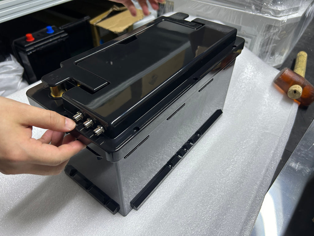JU-12200 LiFePO₄ 12V Akku – 200Ah Lithium-Batterie mit Victron-Kommunikation, Zugriffsschutz