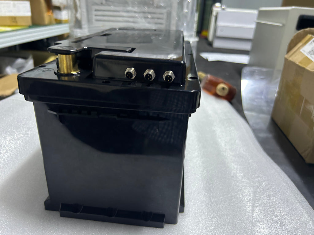 JU-12200 LiFePO₄ 12V Akku – 200Ah Lithium-Batterie mit Victron-Kommunikation, Zugriffsschutz